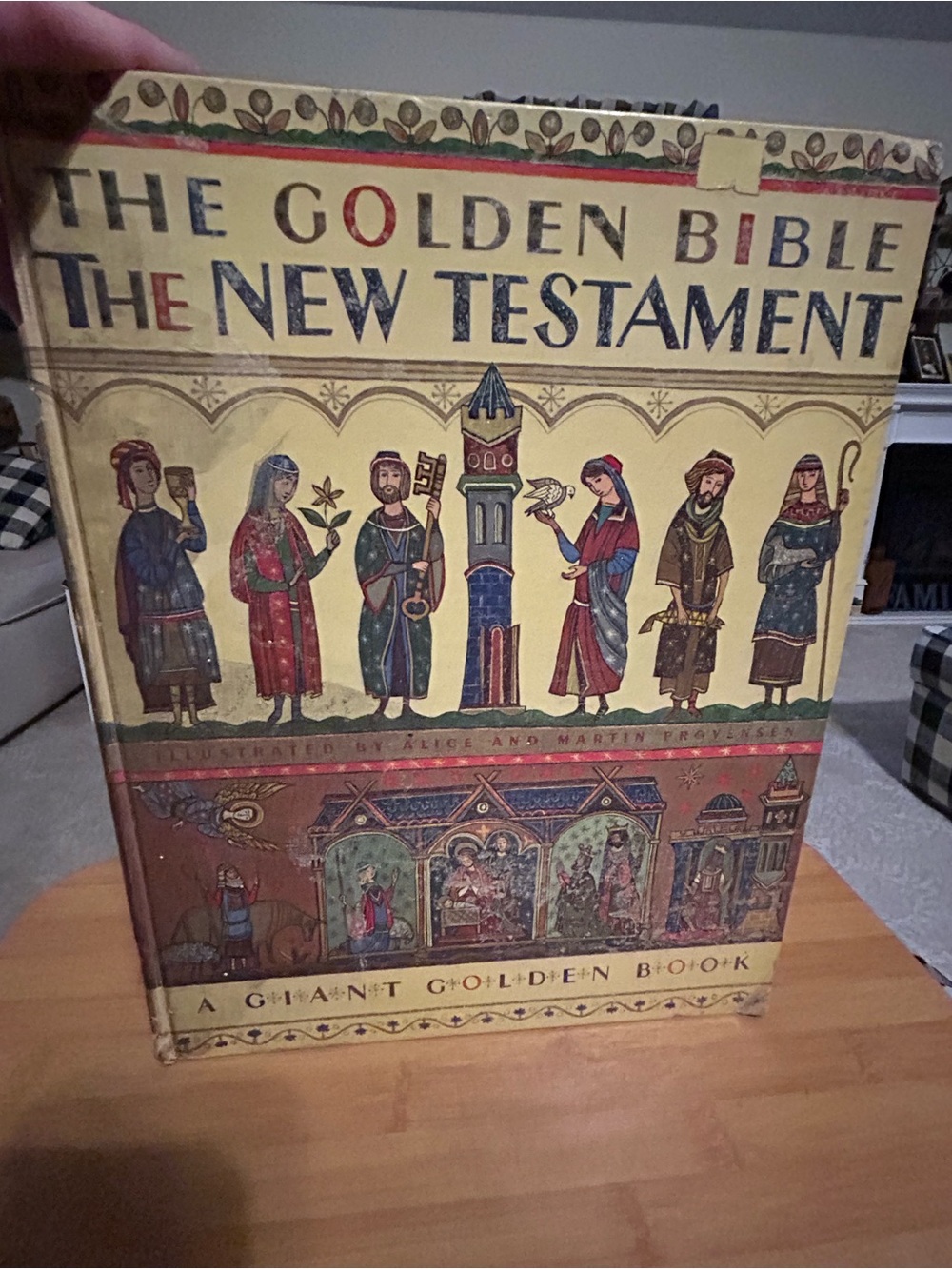 Vintage book.The giant golden book Bible,the New Testament 1953. Beautiful pics.
